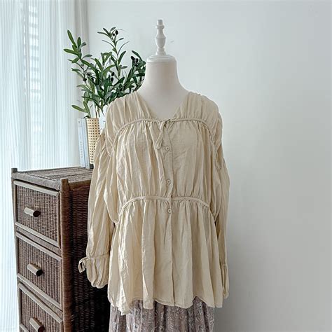 Thailand Local Brand Nude Women S Fashion Tops Blouses On Carousell