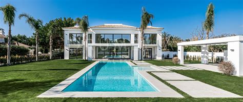 Nieuwe Moderne Luxe Villa Aan Het Strand In Casasola Estepona