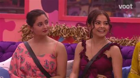 Bigg Boss Colors Tv S E A Love Triangle In The Making