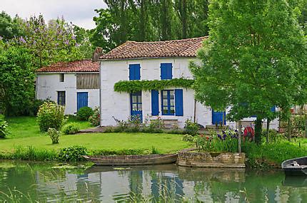 Le Marais Poitevin Au Fil De Leau