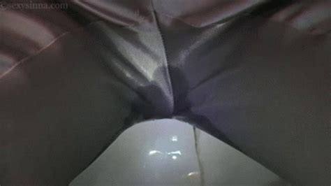 HD Full Bladder Wetting Makes Me Morning Pee Horny Masturbating To A Creamy Ogasm WMV