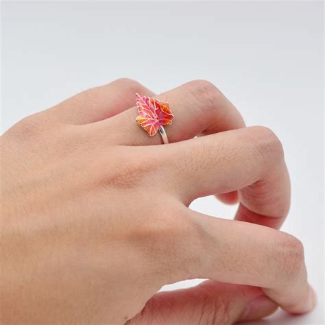 Maple Leaf Ring ApolloBox