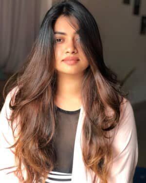 Shalin Zoya Latest Photos Page 4 Of 12 Brunette Hair Blonde