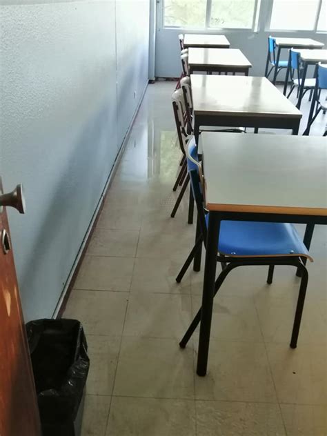 Imagens mostram a Escola Básica de Aranguez as salas alagadas