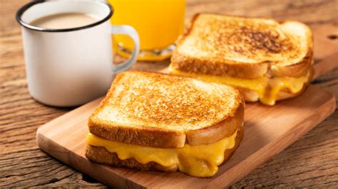 The Trick For Perfectly Crisp Grilled Cheese Without Buttering Your Bread