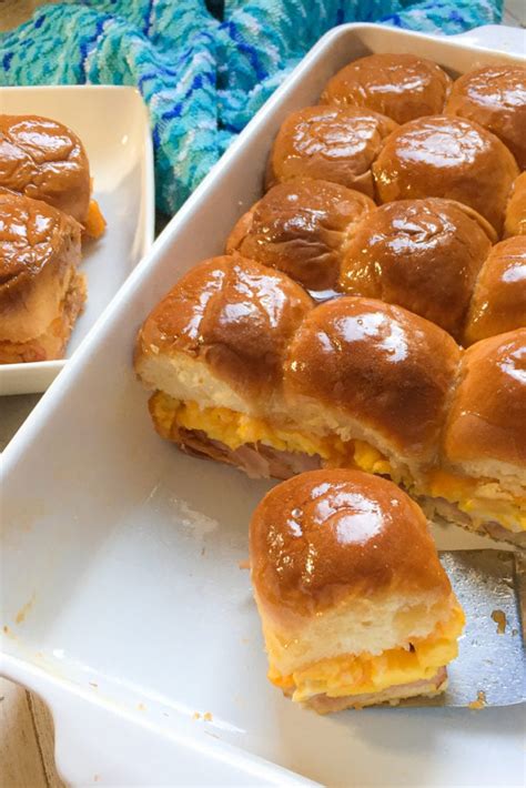 Hawaiian Roll Breakfast Sliders