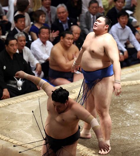 ＜大相撲夏場所千秋楽＞懸賞金を受け取る大の里（撮影・三島 英忠） ― スポニチ Sponichi Annex スポーツ