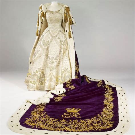 Platinum Jubilee Windsor Castle Displays Queen S Coronation Gown And