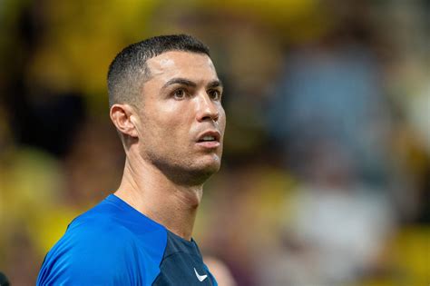 Cristiano Ronaldo Suspenso Na Ar Bia Saudita Por Gesto Obsceno E Pede