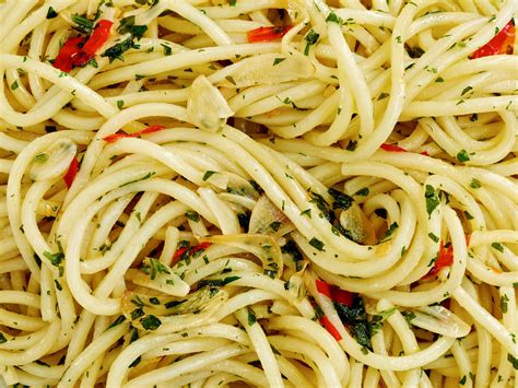 Aglio Olio Peperoncino E Pesto Spaghetti Aglio Olio E Peperoncino