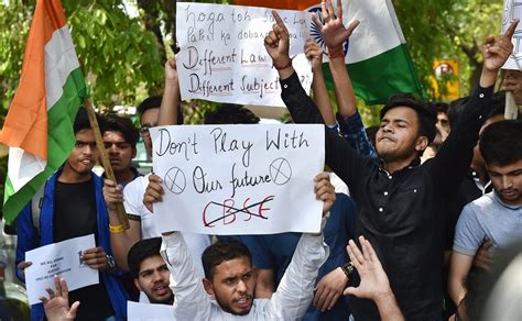 Students Activists Protest Against Cbse Paper Leak In Delhi Demand