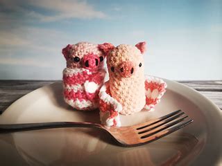 Ravelry Pigs In Blankets Pattern By Frog And Bee Crochet