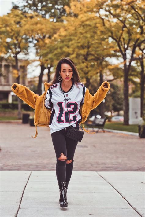 Jerseys Aren't Just for Game Day: 3 Stylish Ways to Rock A Sport Jersey | Basketball game outfit ...