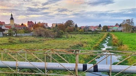 BABIMOST Oni odkrywają historię i niespodzianki ukryte w całym