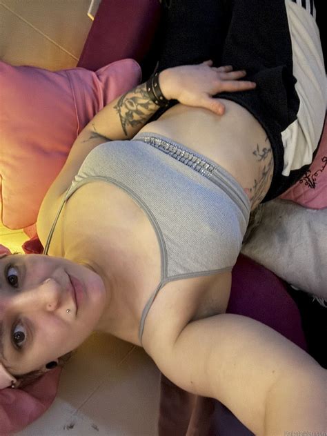 Solo Amateur Dakota Marr Smoking A Cigar And Posing Photos