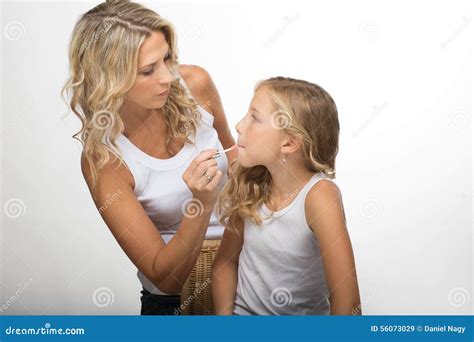 Familienmake up Blonde Mutter Und Tochter Zusammen Stockbild Bild von weste dünn 56073029