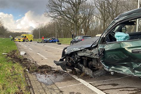 Drie Gewonden Na Frontale Botsing Tussen Auto En Terreinwagen Brabant