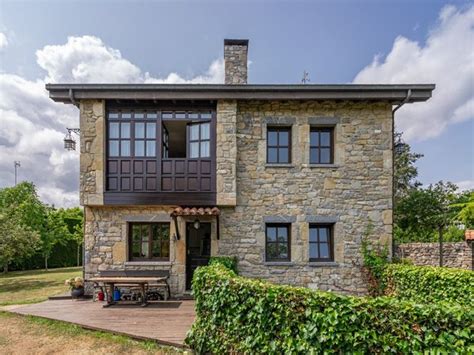 Casas y pisos con balcón y terraza Urbanización Villas De Castiello