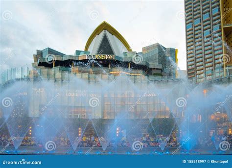 Tourist To See ICONIC Multimedia Water Features of the Iconsiam on the ...