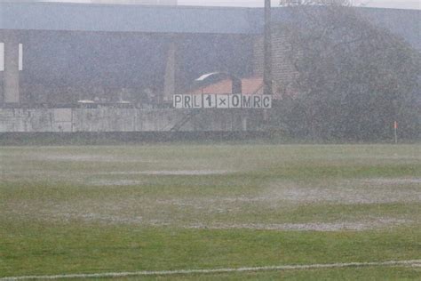 Chuva intensa alaga gramado e adia final da Copa Rio entre Pérolas