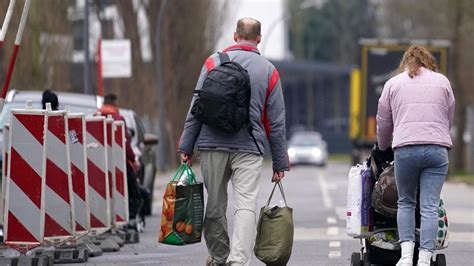 Migration Zahl der Geflüchteten 2022 in Sachsen stark angestiegen