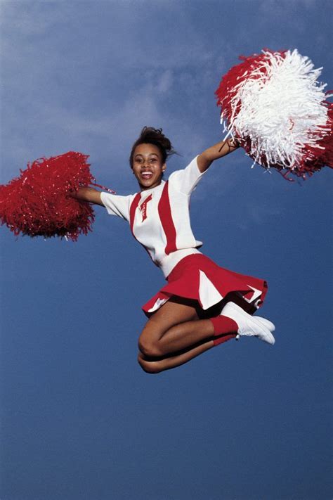 Pom Poms Are Essential To Any Cheerleading Costume Çizmek Için Fikirler