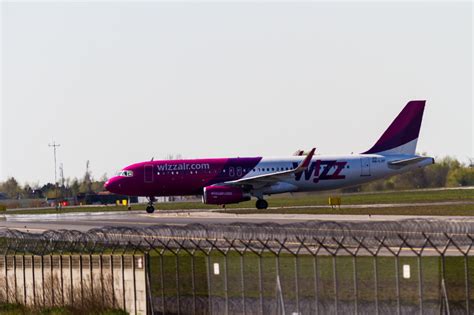 WizzAir ogłosił nowe trasy lotnicze z Warszawy i Poznania