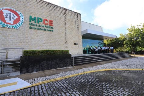 MP pede a prefeito de Crateús que retire autopromoção de redes sociais