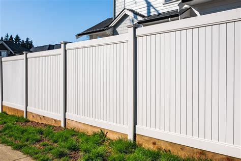 How To Install A Timber Fence Step-by-Step: A Homeowner's Guide - That ...