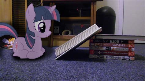 Twilight Sparkle- Reading by xxXSketchBookXxx on DeviantArt