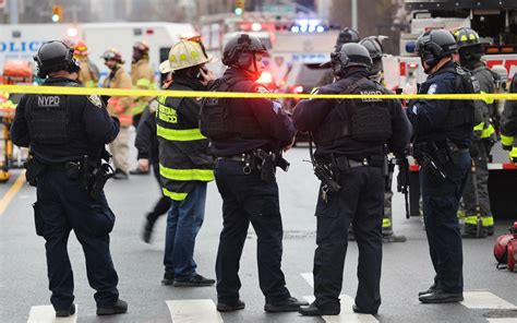 Brooklyn Verletzte durch Schüsse in New Yorker U Bahn Station