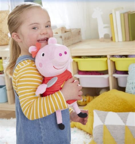 Peluche Chantante Peppa Pig Peppa Avec Robe Rouge Paillet E Cm