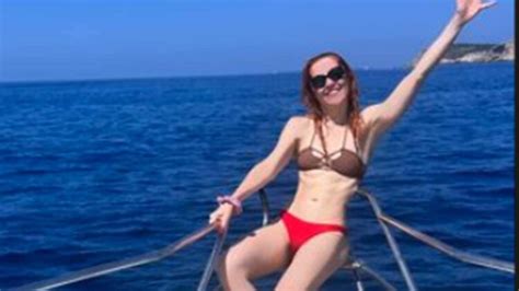 9 Hot Sexy Noemi Bikini Pics