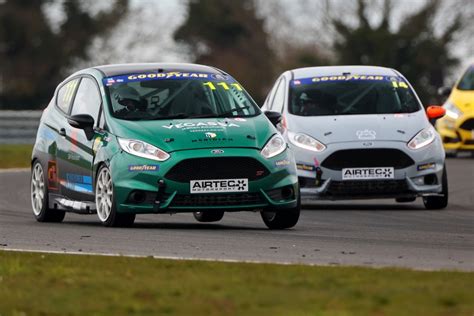 Brscc Brscc Tcr Uk Provide An Easter Snetterton Spectacular