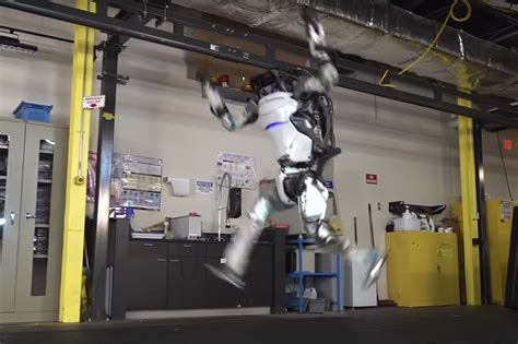 Vid O Ce Robot Boston Dynamics Est Capable De Faire Du Parkour En