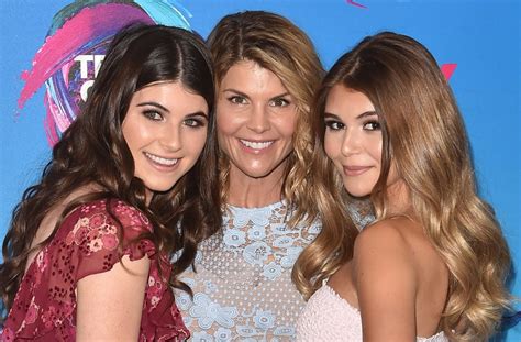 Will Usc Expel Lori Loughlins Daughters Olivia Jade And Isabella Rose