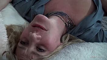 Caliente MILF Heather C Payne dando BJ y frotando su coño mojado XVIDEOS