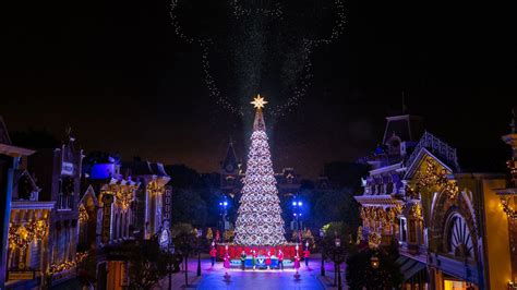 A Disney Christmas | Hong Kong Disneyland Resort