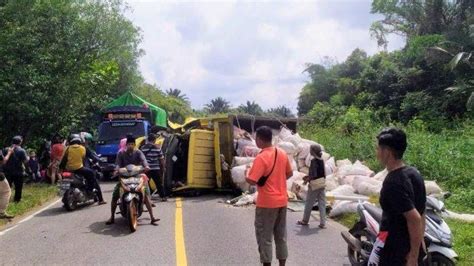 Polres Kubu Raya Olah TKP Kecelakaan Maut Yang Tewaskan Sopir Di Jl