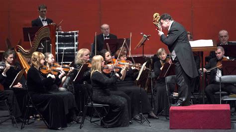 Las Inconfundibles Composiciones De Strauss Levantan El Teatro Gayarre