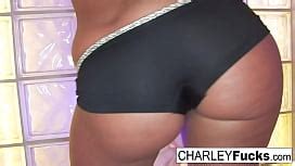 Busty Babe Shows Off Her Massive Tits XNXX