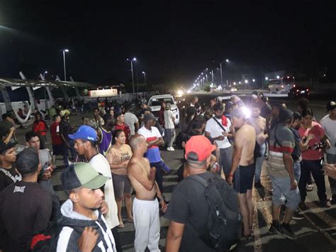 Migrantes Protestan En La Frontera Sur De M Xico Tras La Suspensi N De