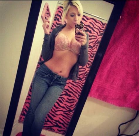 Hot Blonde Mirror Shot Porn Pic