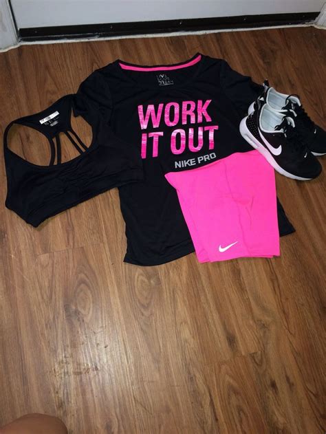 Hot pink and black nike outfit, Nike tavas | Pink and black nikes ...