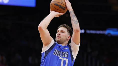 Locura De Doncic Anota 73 Puntos La Cuarta Mejor Marca De La Historia De La Nba El Periódico