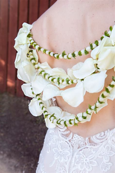 These Diy Wearable Wedding Flowers Are Absolutely Stunning