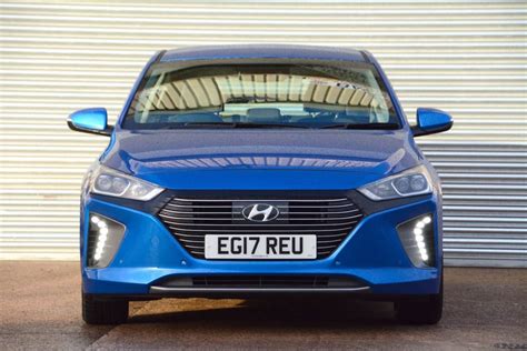 Hyundai Ioniq Plug In Hybrid Review Greencarguide Co Uk