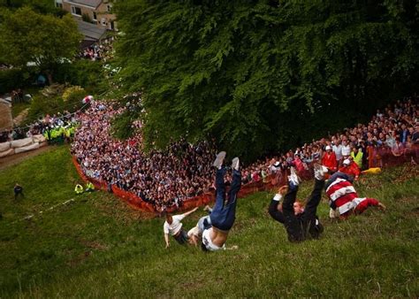 Cooper's Hill Cheese-Rolling | Amusing Planet