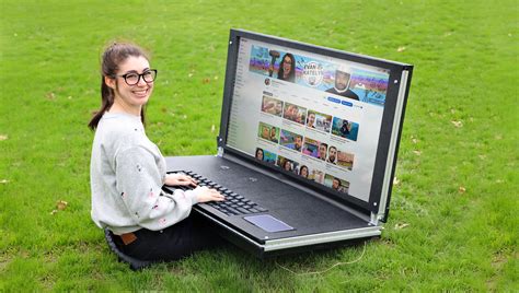 Bloggers Made A Huge Inch Laptop Tv As Screen Kg Keyboard And