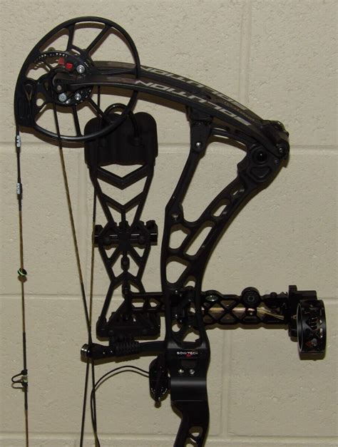 Loaded LEFT Hand BOWTECH Solution SS Bow Package 60 To 70 Lb 25 5 To